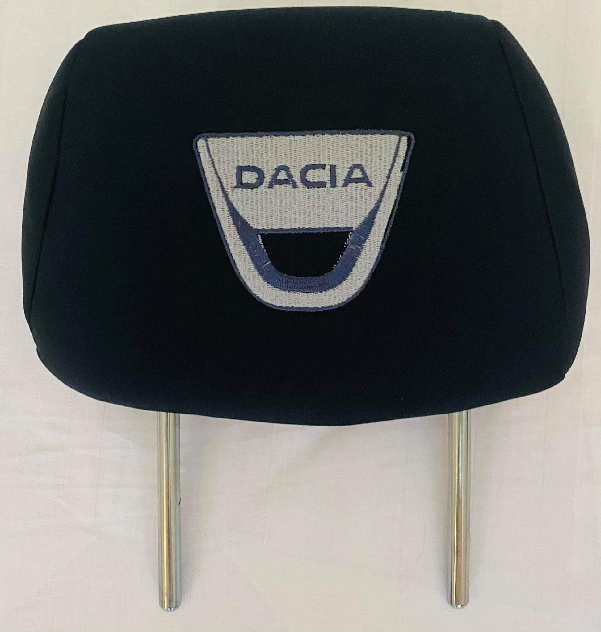 Čierne návleky na opierky hlavy s logom Dacia