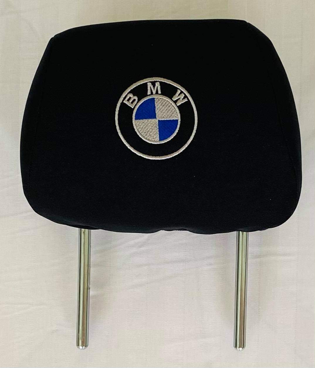 Čierne návleky na opierky hlavy s logom BMW