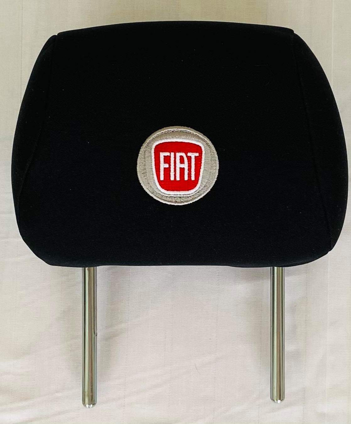 Čierne návleky na opierky hlavy s logom Fiat - 2ks