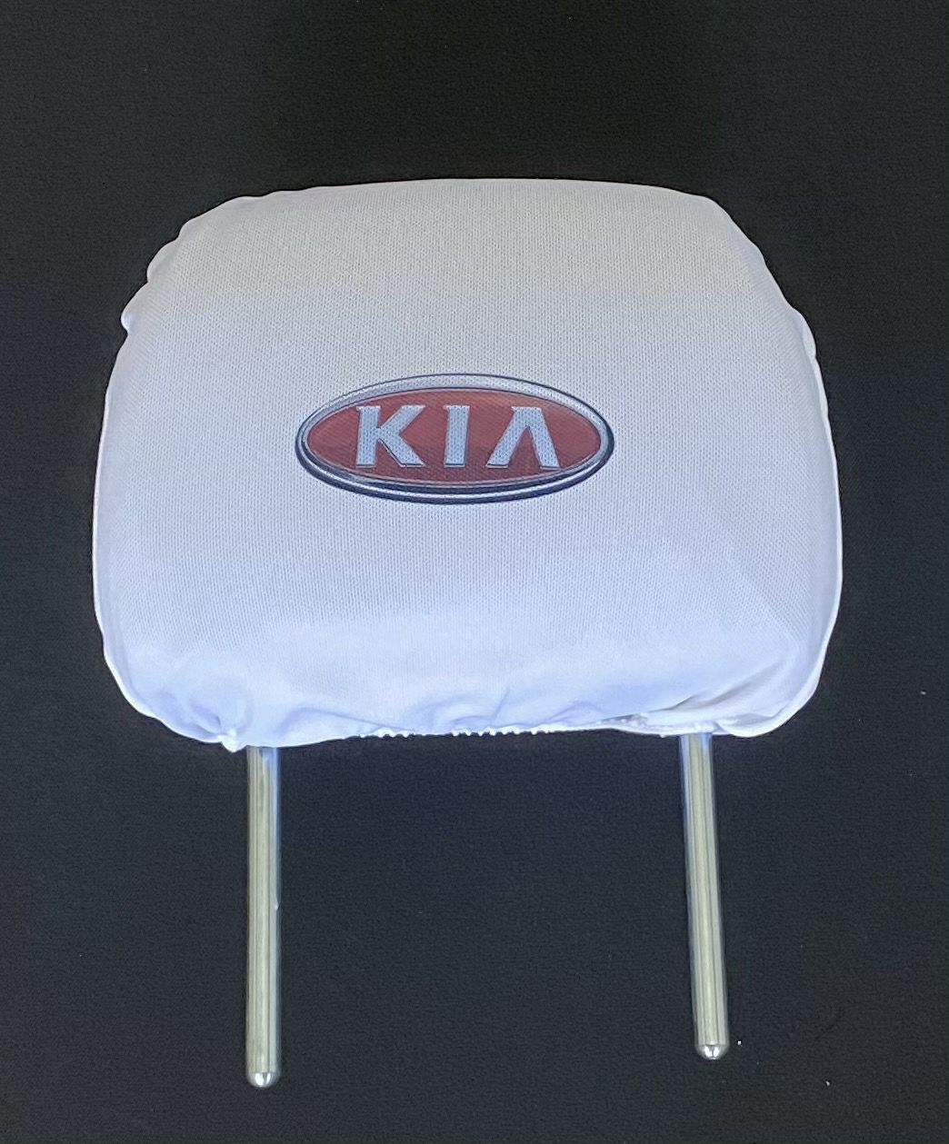 Biele návleky na opierky hlavy s logom Kia