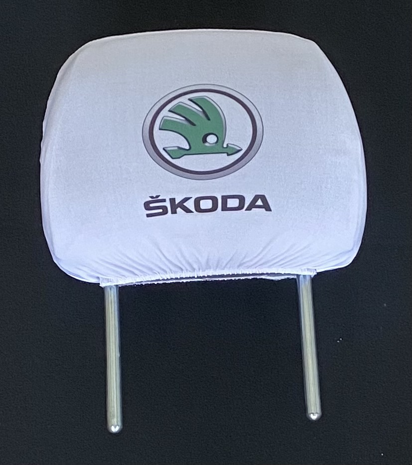 Biele návleky na opierky hlavy s logom Škoda